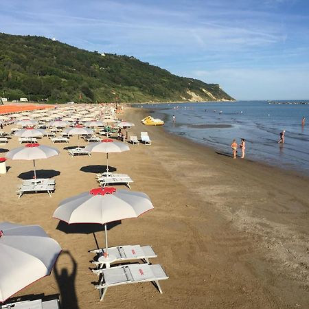 Ferienwohnung Tramonto In Baia Pesaro Exterior foto