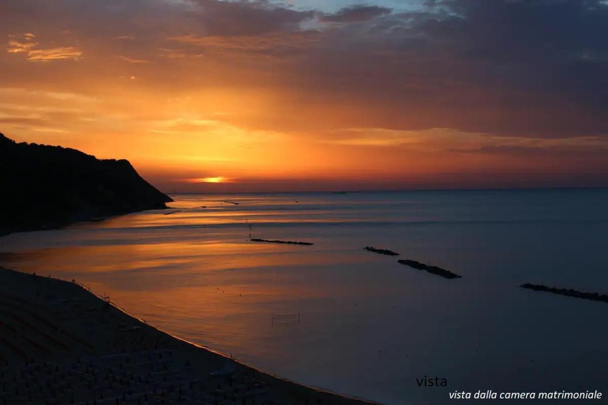 Ferienwohnung Tramonto In Baia Pesaro Exterior foto