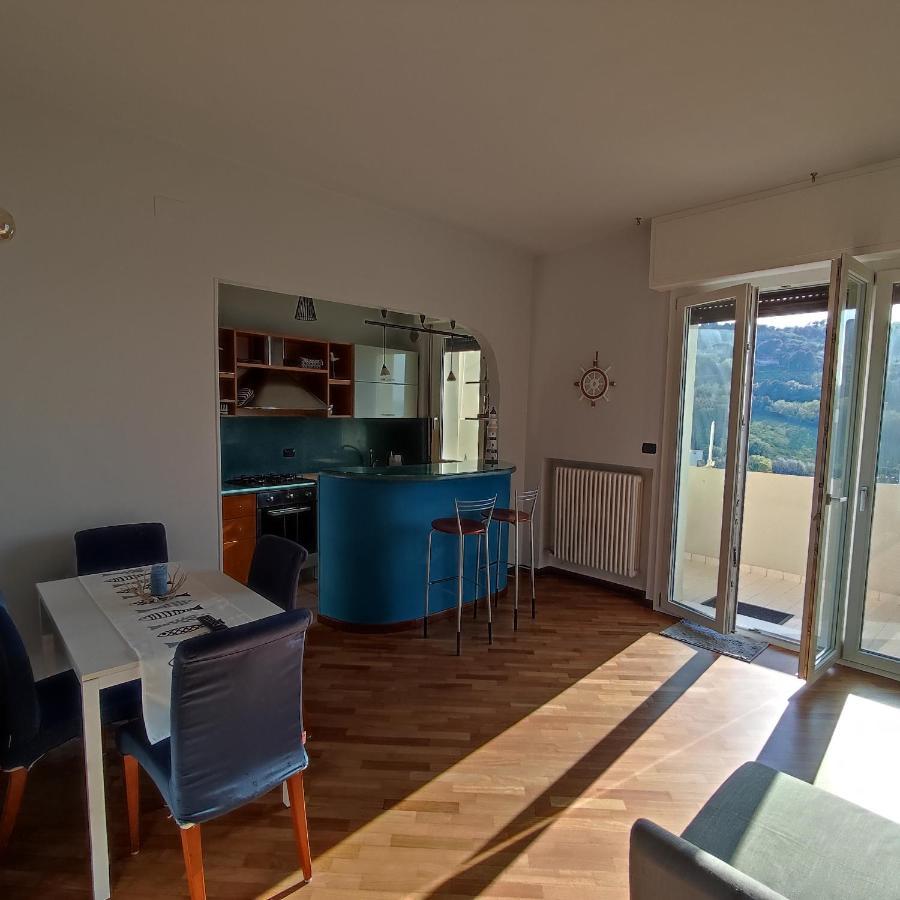 Ferienwohnung Tramonto In Baia Pesaro Exterior foto