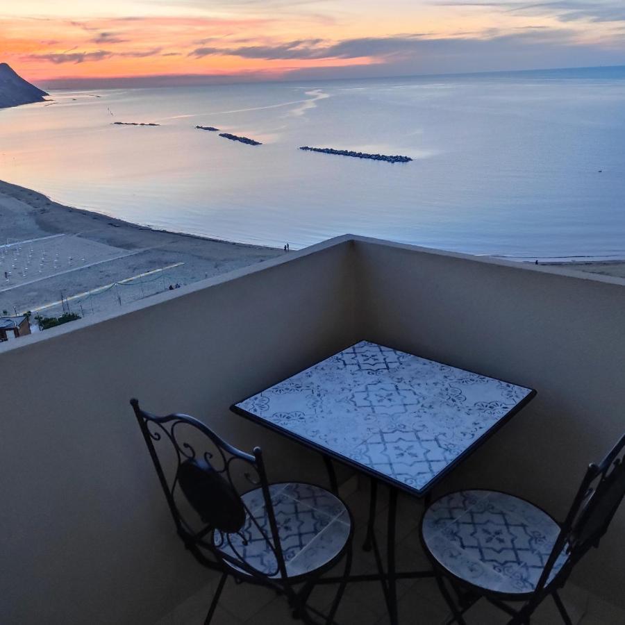 Ferienwohnung Tramonto In Baia Pesaro Exterior foto