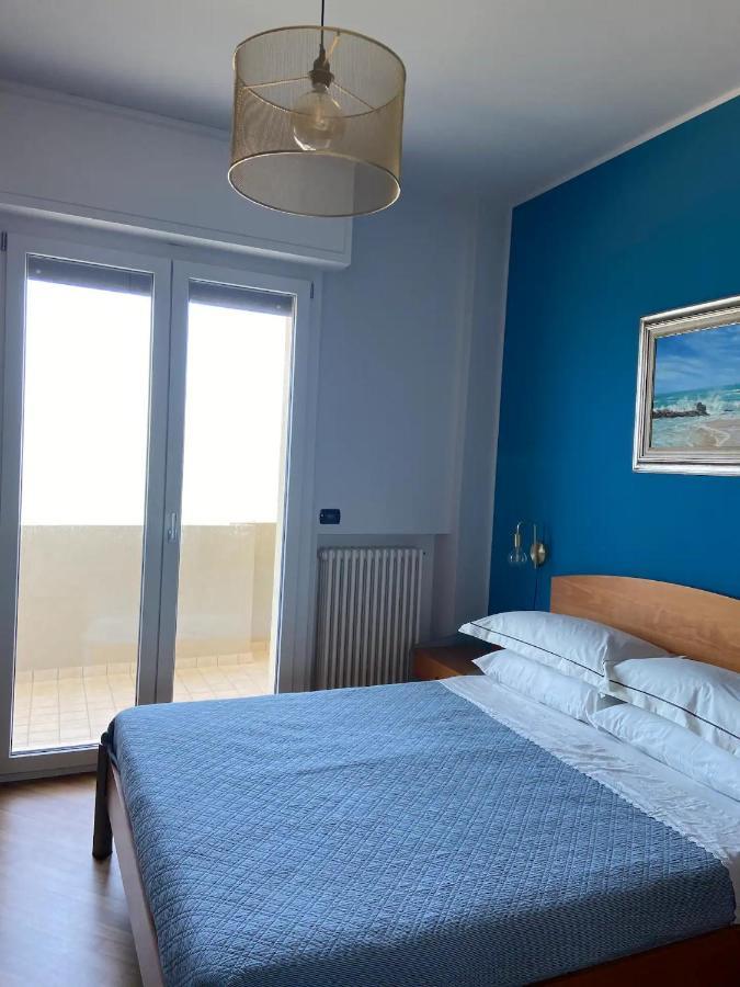 Ferienwohnung Tramonto In Baia Pesaro Exterior foto