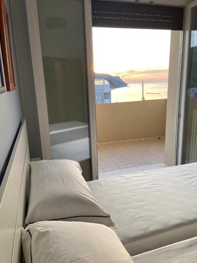 Ferienwohnung Tramonto In Baia Pesaro Exterior foto