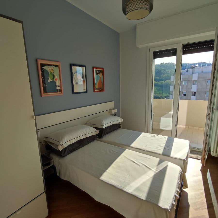 Ferienwohnung Tramonto In Baia Pesaro Exterior foto