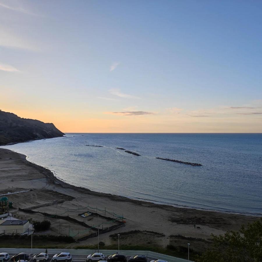 Ferienwohnung Tramonto In Baia Pesaro Exterior foto