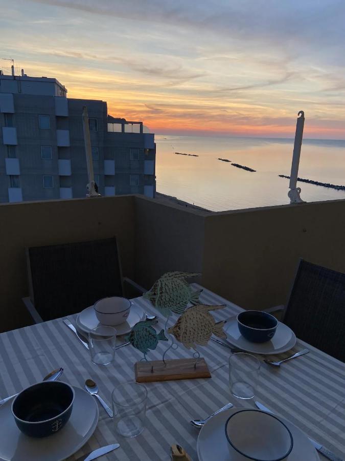 Ferienwohnung Tramonto In Baia Pesaro Exterior foto