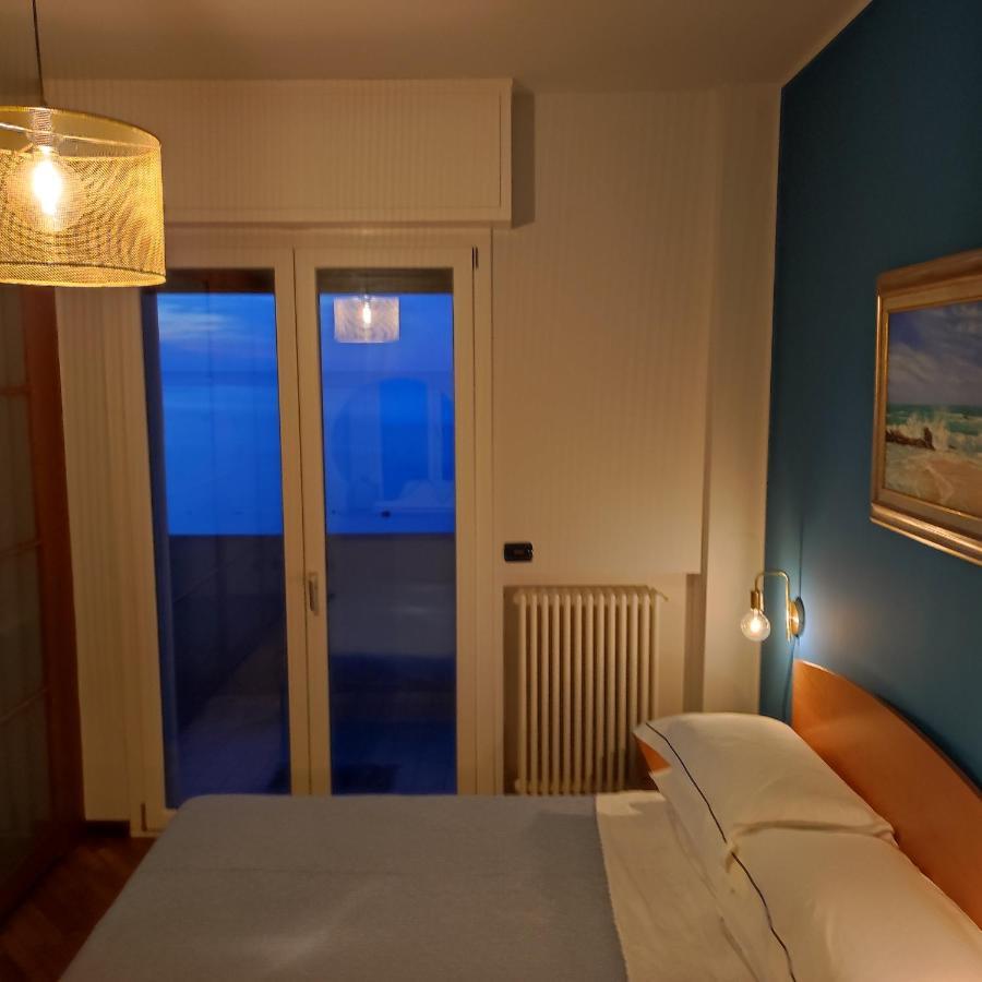 Ferienwohnung Tramonto In Baia Pesaro Exterior foto