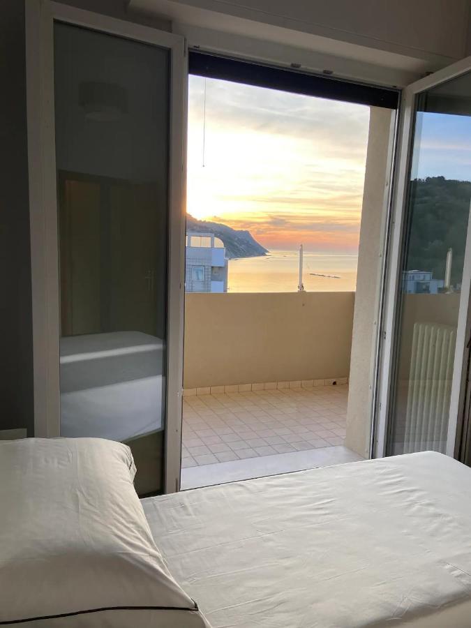 Ferienwohnung Tramonto In Baia Pesaro Exterior foto