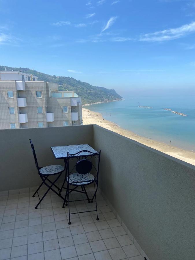 Ferienwohnung Tramonto In Baia Pesaro Exterior foto
