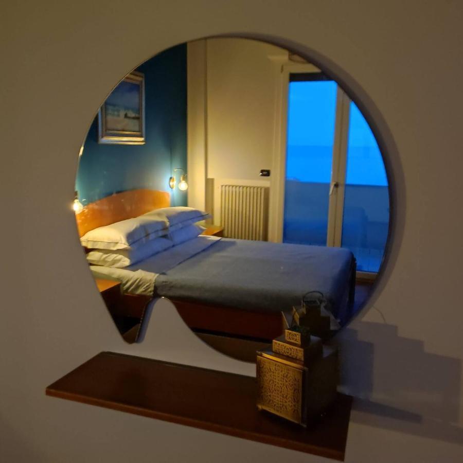 Ferienwohnung Tramonto In Baia Pesaro Exterior foto